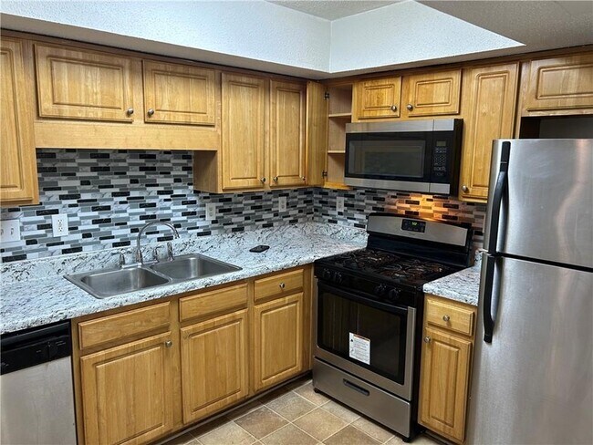 Foto del edificio - 3301 Henderson Mill Rd