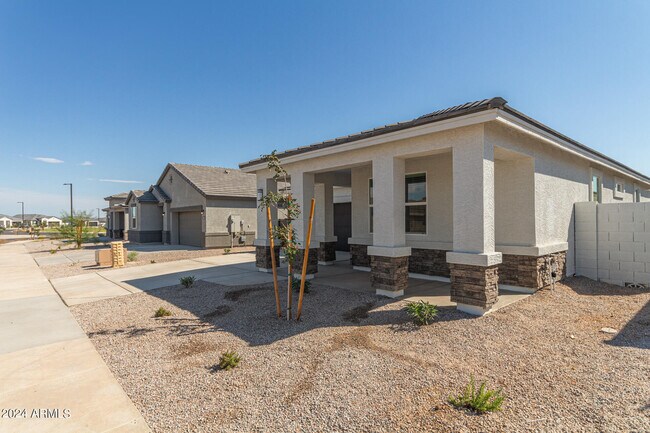 Foto del edificio - 15371 W Smoketree Dr
