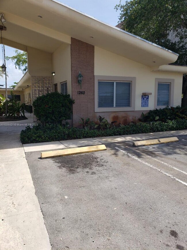 Foto del edificio - 1280 NE 139th St