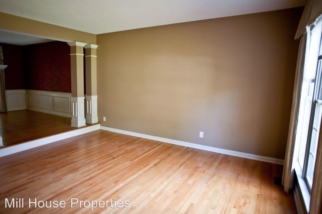 Building Photo - 117 Woodshire Ln