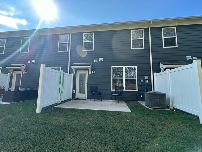 Foto del edificio - FOR LEASE- NEW TOWNHOME IN LEBANON!