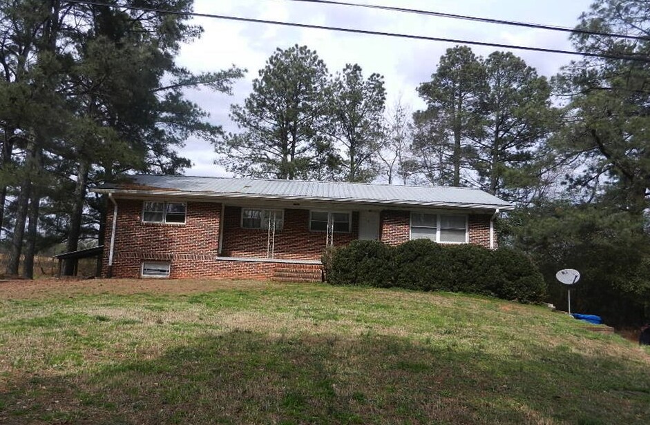 Building Photo - 2362 Airport Dr