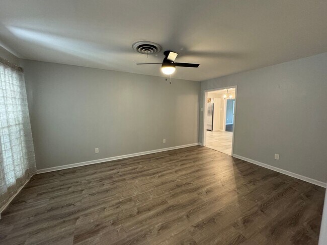 Foto del edificio - Beautifully Renovated 3 Bedrom