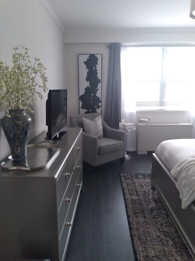 Foto del edificio - 4466 W Pine Blvd