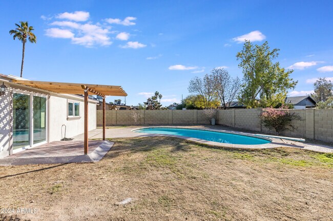 Foto del edificio - 5929 W Nancy Rd