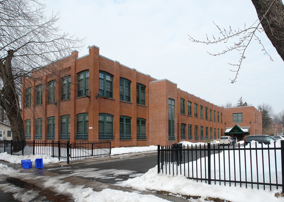 Building Photo - 102 Pliny St