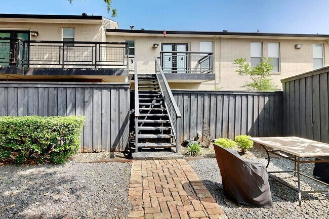 Foto del edificio - 7736 Meadow Rd