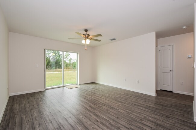 Foto del edificio - 158 Blackstone Dr