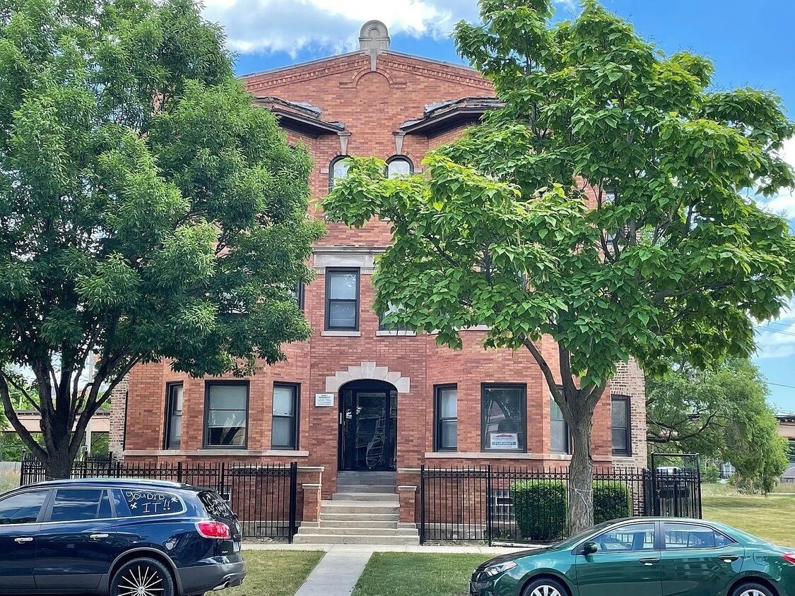 Foto principal - 5621 S Prairie Ave