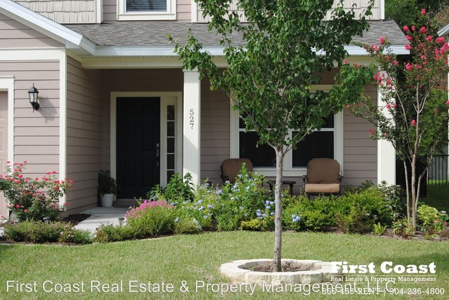 Foto del edificio - 527 Auburn Oaks Rd E