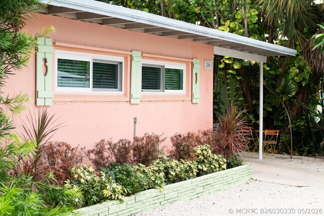 Foto del edificio - 204 Coral Rd