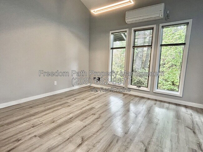 Foto del edificio - 5276 W Racquet Rd
