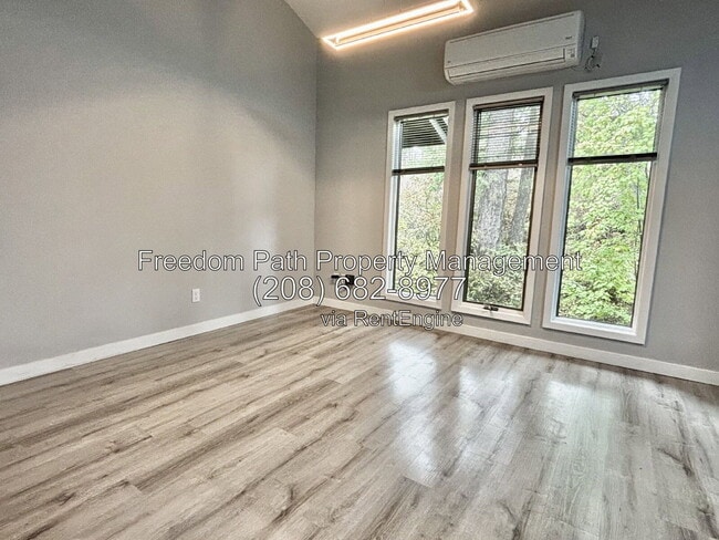 Building Photo - 5276 W Racquet Rd