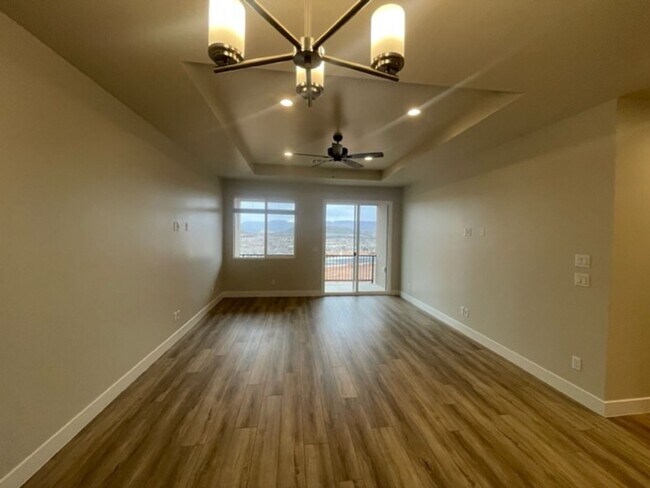 Foto del edificio - Hurricane Town Home!  VIEWS FOR DAYS!!