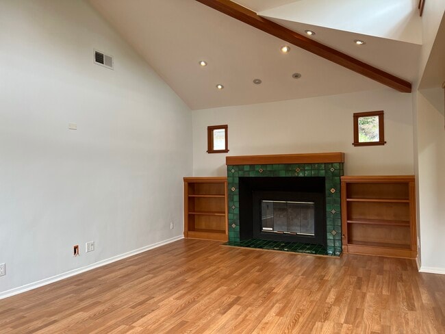 Building Photo - 11160 Greenlawn Ave