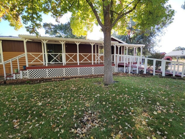 Building Photo - 8260 Sherwood Blvd