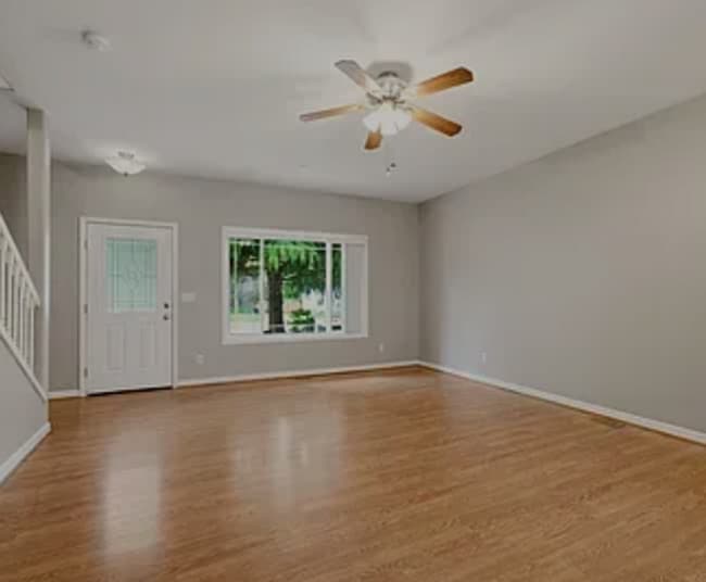 Building Photo - Camas 4 Bedroom Home with Central AC, Fireplace & Fenced Yard Near Downtown!