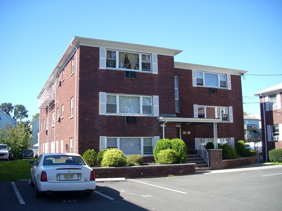 Primary Photo - 555-563 Green St