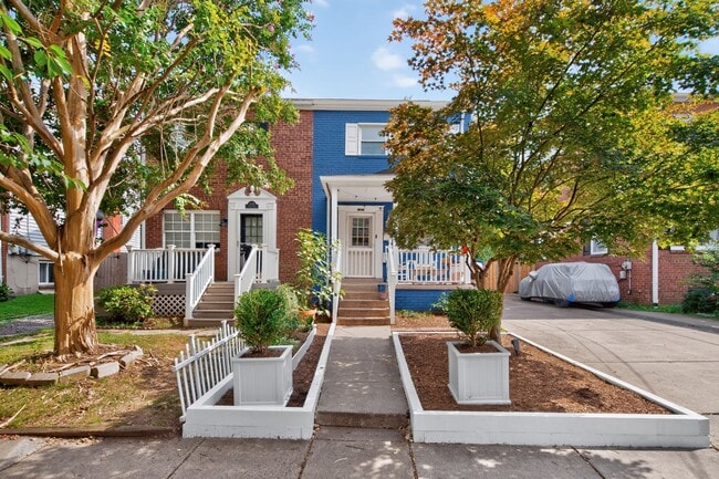 Building Photo - 327 Ashby St