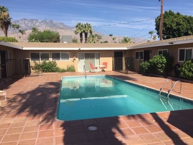 Foto del edificio - 561 Highland Dr