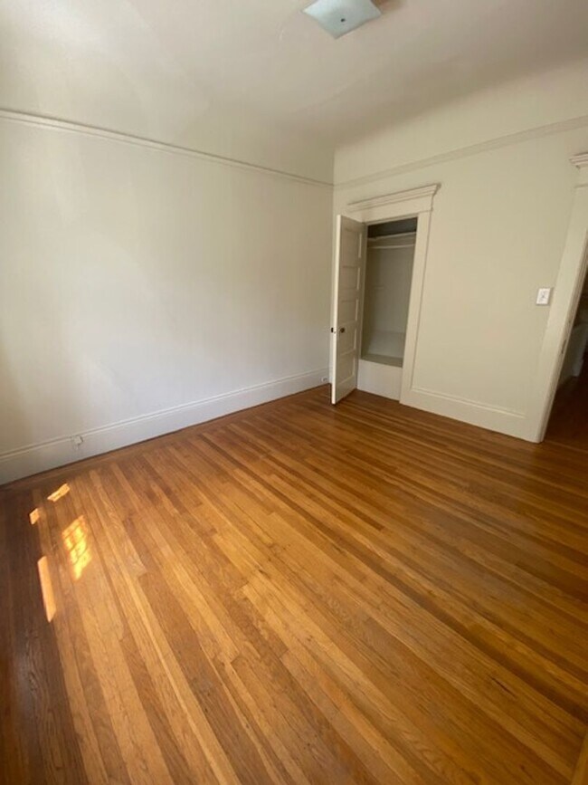 Building Photo - 336