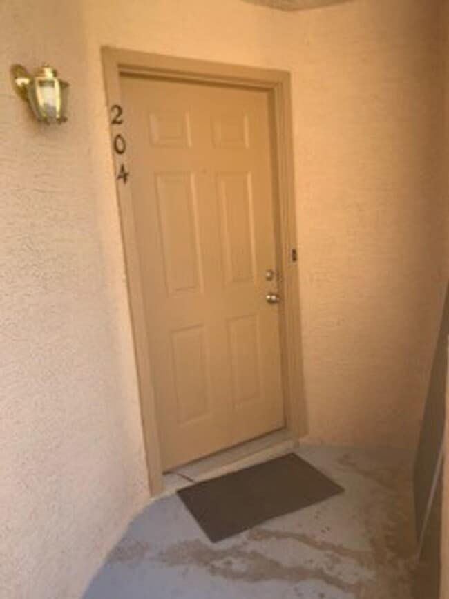 Building Photo - Update unit!!