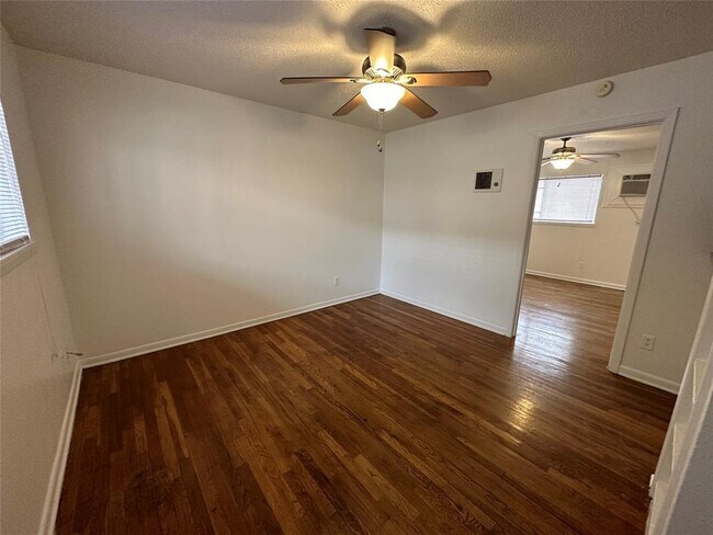 Foto del edificio - 4921 Crawford St