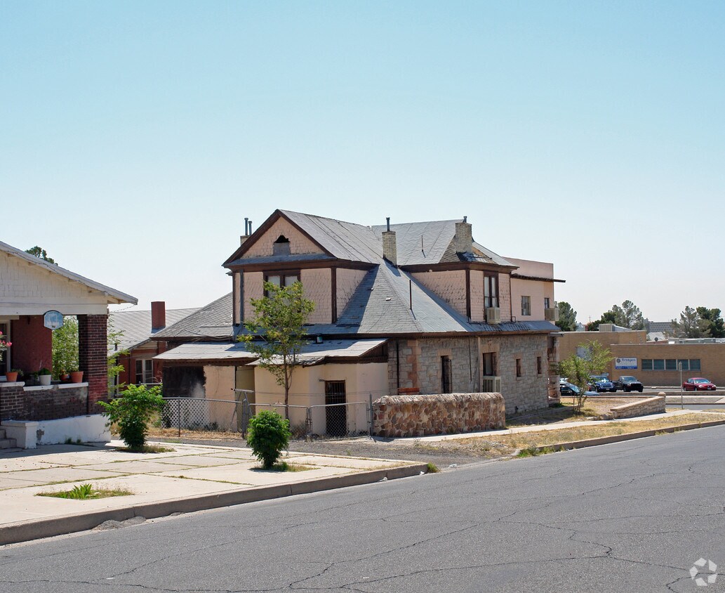Building Photo - 901 E Nevada Ave