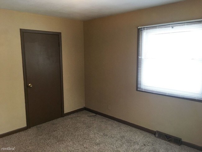 Building Photo - 3 br, 1 bath Duplex - 2506 Miles Standish Dr