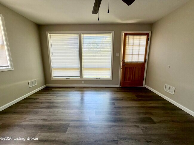 Foto del edificio - 5303 Hosta Ln