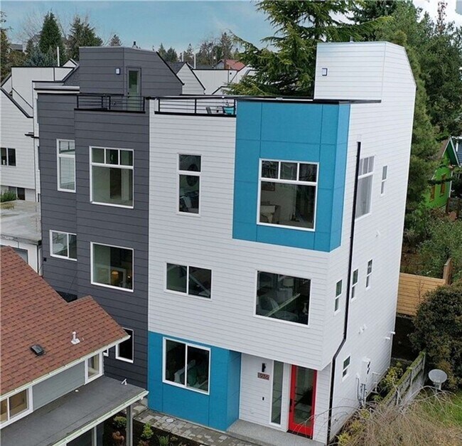 Building Photo - Air-Conditioned Seattle Townhome with Rooftop Deck & Mt. Rainier Views