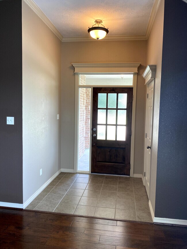 Foto del edificio - 8422 Alison Ave