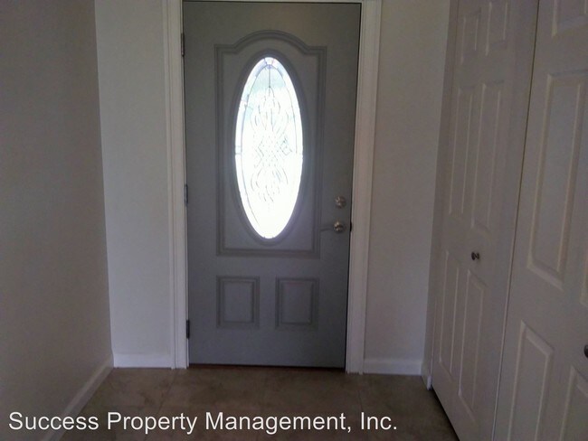 Foto del edificio - 3 br, 2 bath House - 11393 Beechdale Avenue