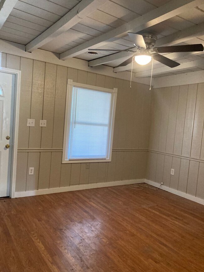 Foto del edificio - Coming soon! Spacious 3 bedroom, 1 bath ho...