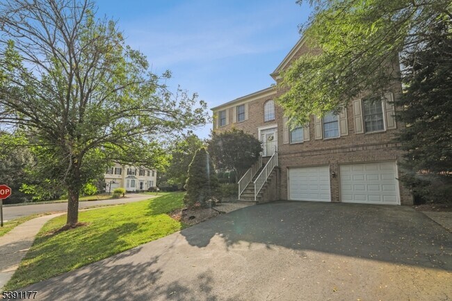 Foto del edificio - 2 Bedford Dr