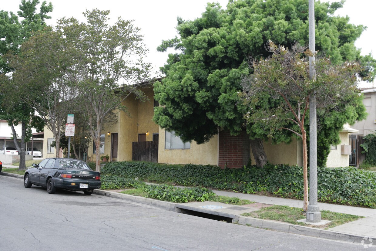 Building Photo - 1109 S Marguerita Ave