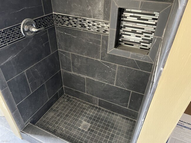 Foto del edificio - 3 br, 2 bath Duplex - (UPTOWN)NEW)point Pa...