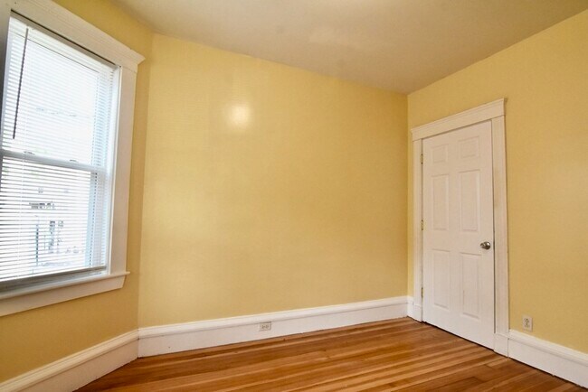 Foto del edificio - 8 Ridgewood St