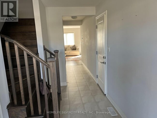 Building Photo - 126 Acacia Rd