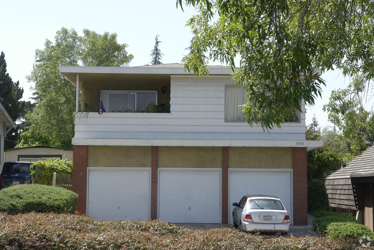 Building Photo - 3908 35th Ave