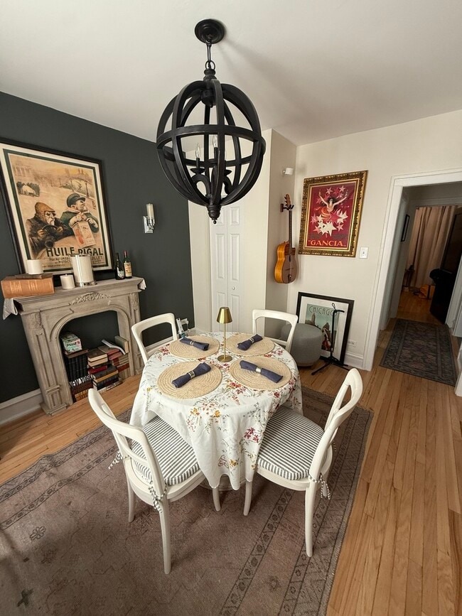 Foto del edificio - 3742 W Berteau Ave