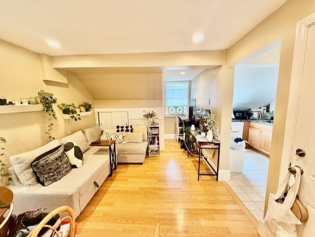 Building Photo - 28 Derne St