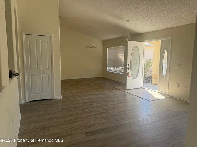 Foto del edificio - 15096 Mt Ivy Rd