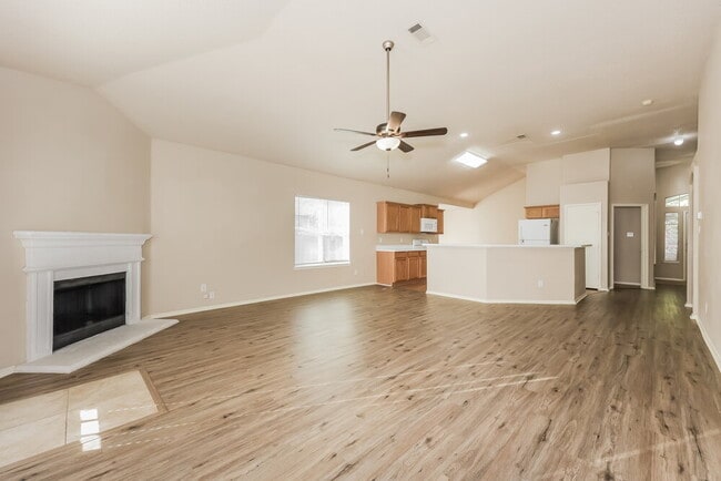 Building Photo - 1013 Crane Cir