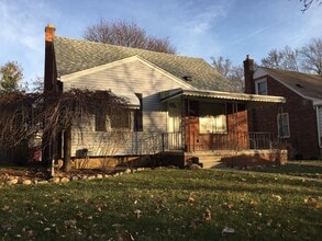 Building Photo - 2934 N Vermont Ave