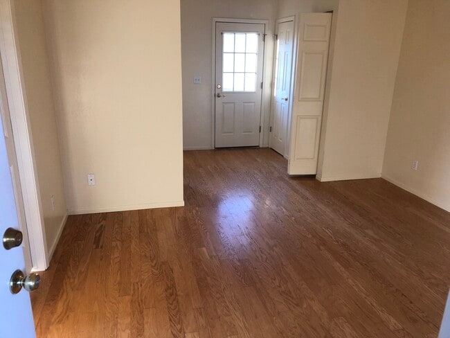 Foto del edificio - 5645 Oak Ranch Rd