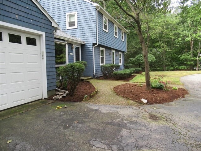 Building Photo - 175 Chestnut Dr