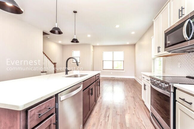 Foto del edificio - 208 Thompson Park Dr