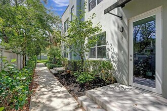 Building Photo - 480 NE 35th Ct