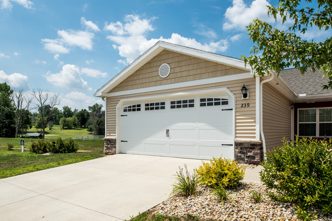 Building Photo - Redwood Orrville